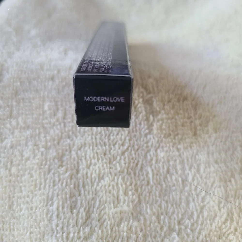 Kevyn Aucoin Unforgetable Modern Love Cream Lipstick NIB .07 Oz/2 G
